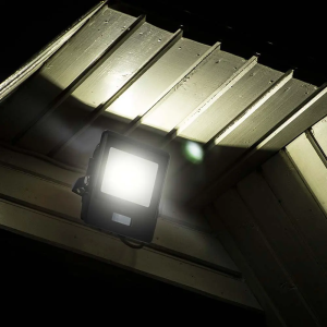 10W LED reflektor s PIR senzorom SAMSUNG čip 4000K IP65 crni - Slika 4