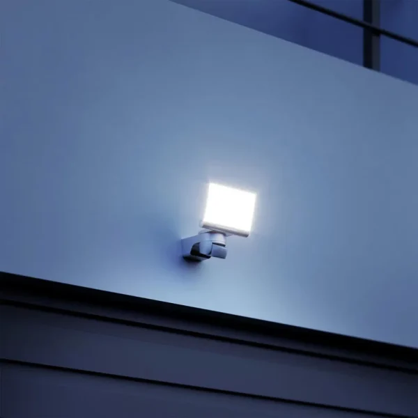 LED reflektor sa senzorom XLED home2 bijela